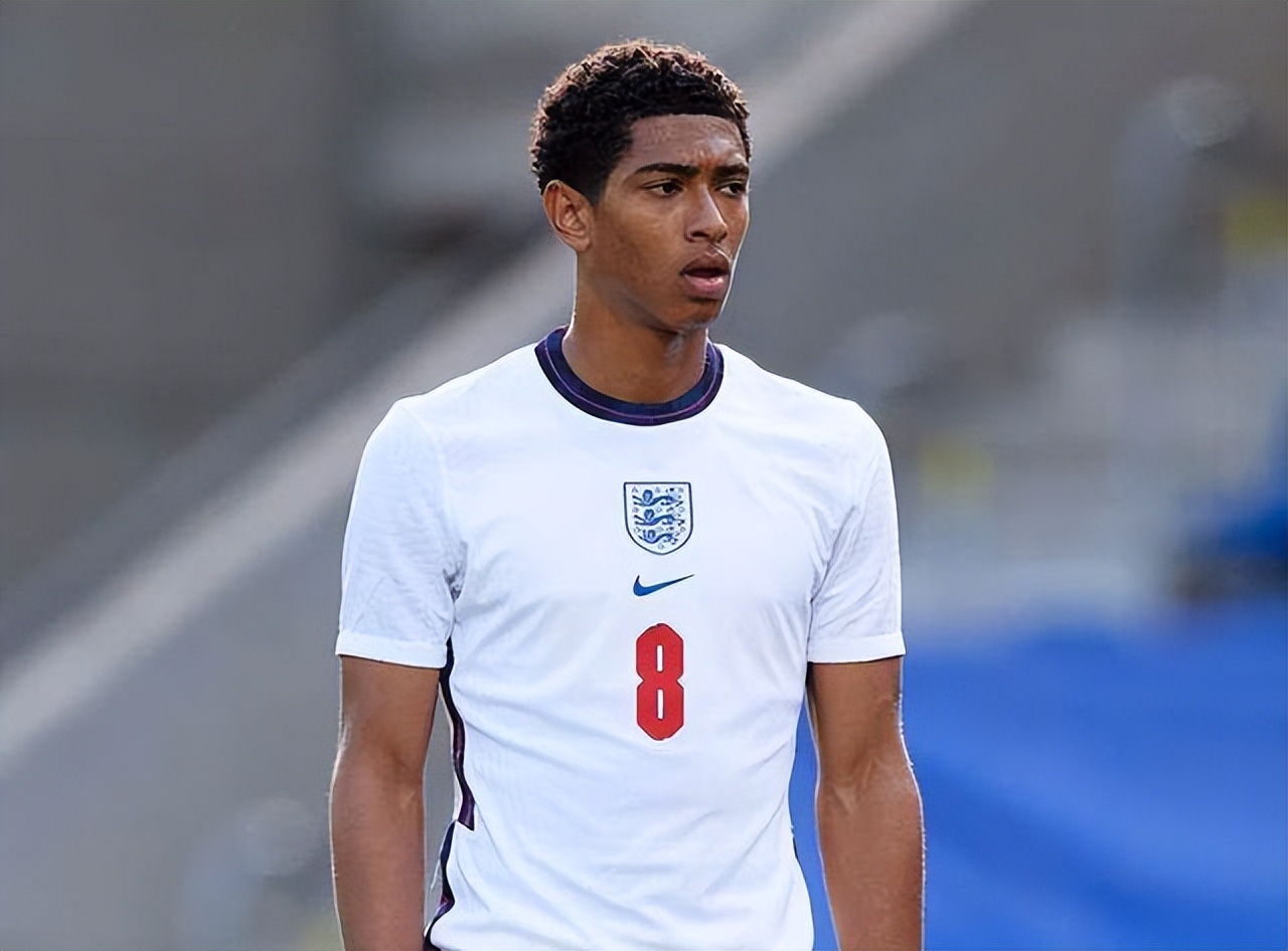 资讯活久见！世界赛首次！决赛圈打包拼药，成功吃鸡！